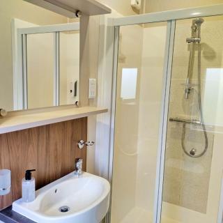 Caplor Glamping & Lodges - 9