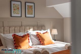 Large 4BR - Ideal Long Stays - Parking - Fast WiFi - 5