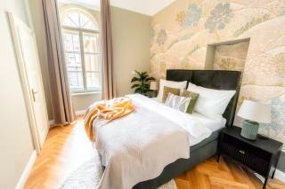 5BR SOHO Suites Old Town PS5 Billiards B205 - 6