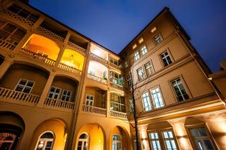 5BR SOHO Suites Old Town PS5 Billiards B205 - 2