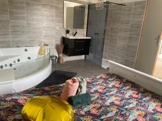 Laurier House with Jacuzzi - 2