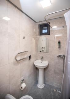 Ptghni Luxury Vacation Home with saunas - 6