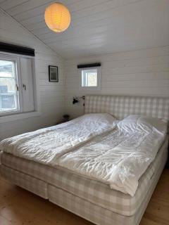 Modern Holiday Home With Hot Tub Near Water - 4