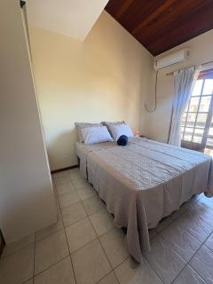 Casa com 3 quartos em condomínio com piscina - 1
