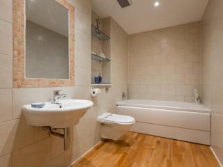 Jibe Ho - Beautiful Spacious Apartment with Harbour Views - 2