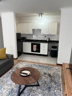 St Tropez 1 Bedroom Sandton Residence - 1
