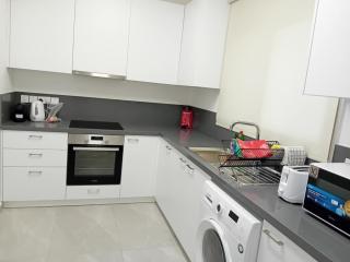 Spacious Dasoudi Beach Apt 3br - 4