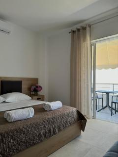 Tophill Apartments - 3