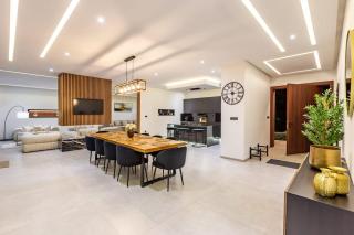 Hidaya Villa - Heated Pool, Padel , Spa & Gym - 5