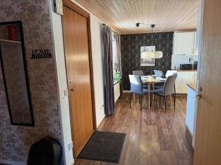 Guestly Homes - 1BR Top Floor Residence with Lake View - 5