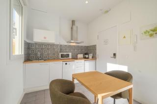 Gorgeous Apt with a Large Private Terrace - 4