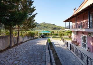 Modern retreat near Ancient Olympia and sandy beach - 4