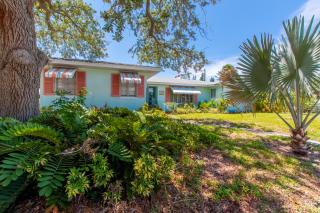 Mango Bay Pool House Unit 1 - Monthly Beach Rental - 1