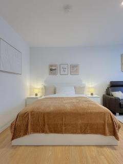 Dein Apartment mit Queensize Bett im Erdgeschoss - 1