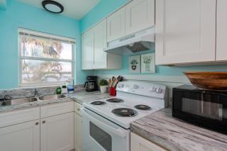 Bay Watch #2 - Waterfront Beach Rental - 4