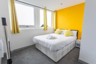 Two Bedroom Apartment by Brookland Stays Serviced Accommodation Short Lets Leeds with WiFi Kitchen Near Town Centre - 6