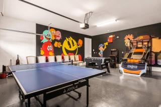 Your Dream Vacation Awaits Family 10-Bd Villa - 0