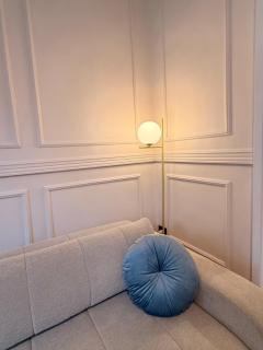Elegant Old Town Suite - 2