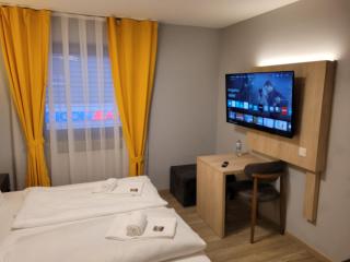 XZLLENZ 50'' Smart TV, Parken, 24h digitaler Check In und Zugang, Küche, NEU - 1