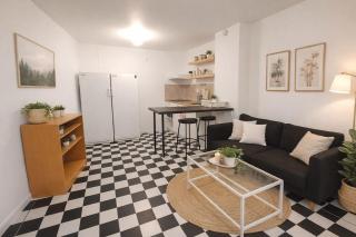 Premium Workers Home 8BR 13Beds 2Kitchen 3Bath - 0