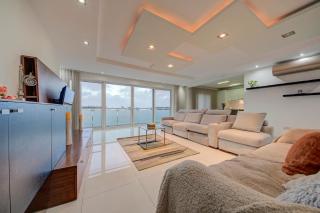 Unique - Spacious 3BR Luxury Flat - 0