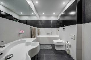 Unique - Spacious 3BR Luxury Flat - 7