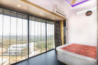 Serene and comfortable stay in Goregaon east - 1