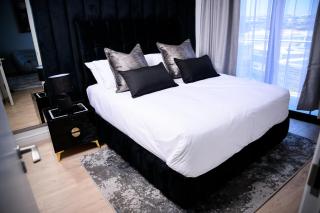 SoftStay Ellipse Luxury Apartment - 9