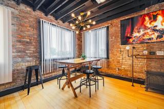 Spacious Home | Steampunk Style & Modern Comfort - 7