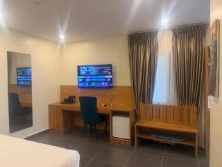 C & C Luxury Suites - 6