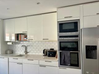 Cosy Victorian house with free parking & fireplace - 2