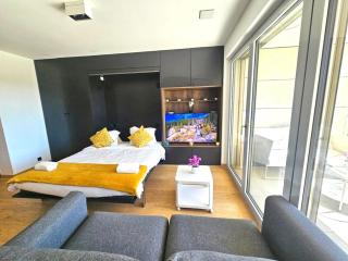 Bright Studio Retreat with outdoor terrace&garage - 6