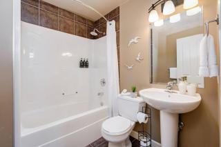 Sooke Ocean Oasis-Boutique Waterfront Rental - 3