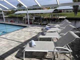 Villa Blue Marlin, Waterfront Pool and Dock Retreat - 7