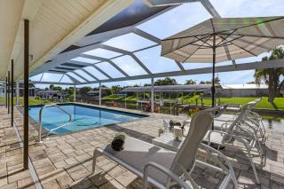 Villa Blue Marlin, Waterfront Pool and Dock Retreat - 3