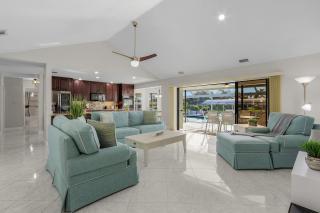 Villa Blue Marlin, Waterfront Pool and Dock Retreat - 2