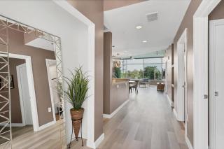 Spacious Apartment Masterfully Decorated - 8