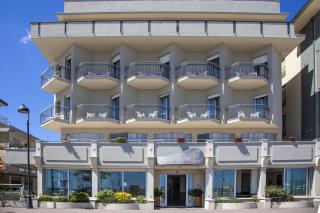 Hotel Dei Cesari - Fronte Mare - Breakfast XXL fino alle 12 - 0