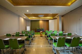 Ascent Hotel & Cafe Malang - 1