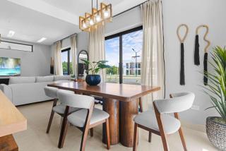 NOK Spacious 3BR Villa with Patio By Vistacana - 9