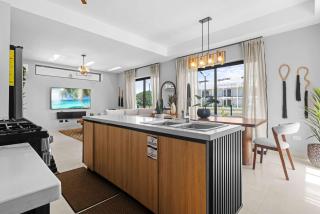 NOK Spacious 3BR Villa with Patio By Vistacana - 6