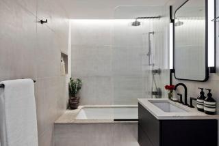 Modern 2BR Brooklyn Retreat Near Manhattan with Private Backyard - 3