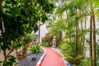 Cozy 2BR 2Bth walk 2 the beach Pool view Wi-Fi - 4