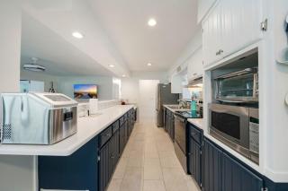 Lux 5 bed-3 bath Canal Front, with Pool in DT Cape - 3