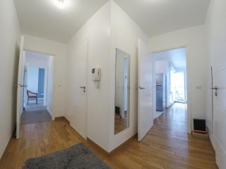 Explore Versailles and Paris a brand new apt65m & PK - 9
