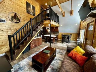 Luxury Cabin, Hot Tub & Fire Pit - 7