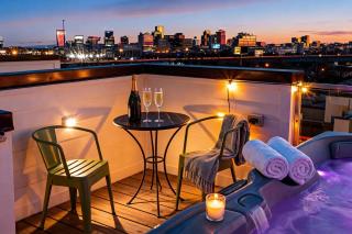 NEW Nash Eras - 15 Beds - Hot Tub on Rooftop Deck - 5