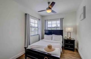 1 Mile to Beach Heated Pool 1923 Home - 8