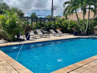 1 Mile to Beach Heated Pool 1923 Home - 0