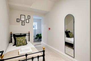 Stunning Clifton Garden Retreat - 7